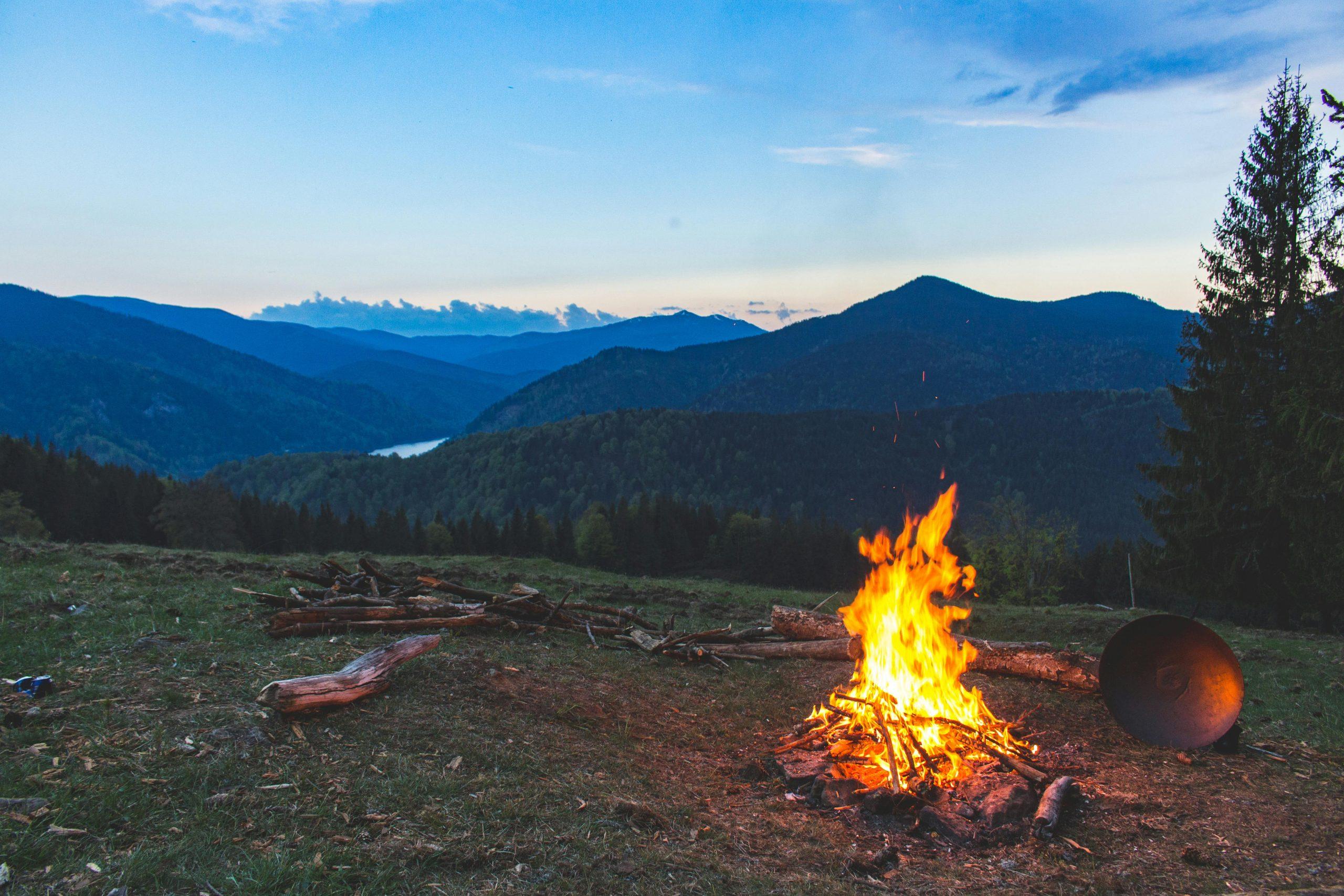 Fire Pit vs. Bonfire Fire Pit vs. Bonfire